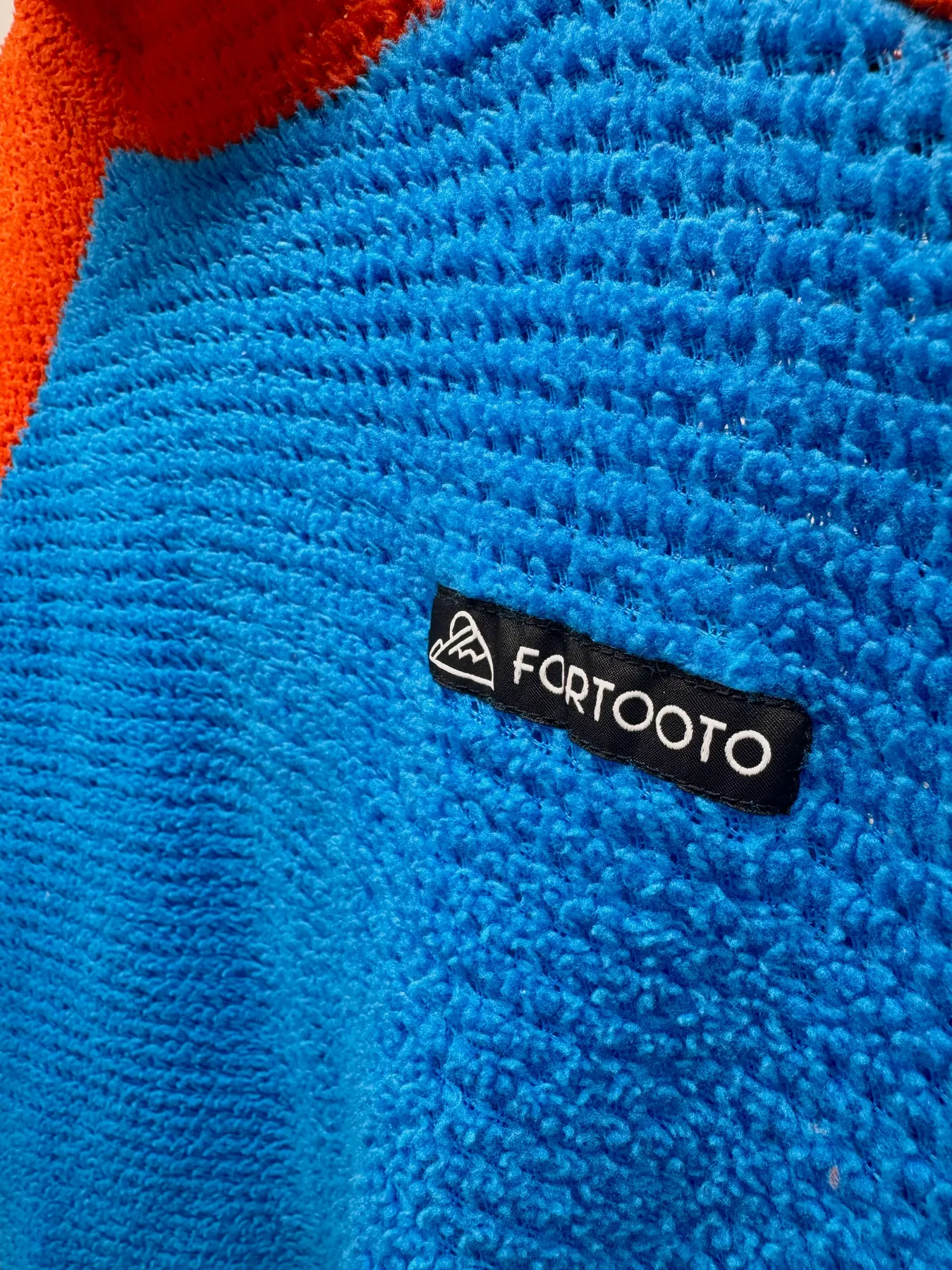 Close detail of the FORTOOTO label and blue Alpha Direct fabric on Sparks