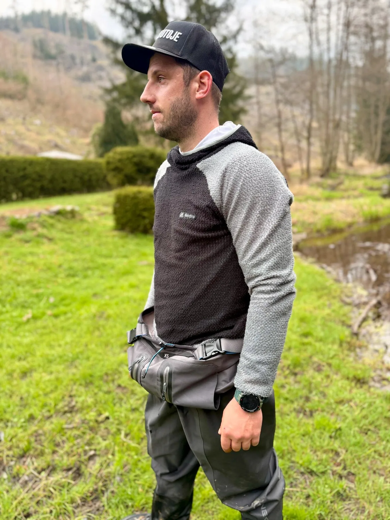Uragan Alpha 90 hoodie worn outdoors while fishing