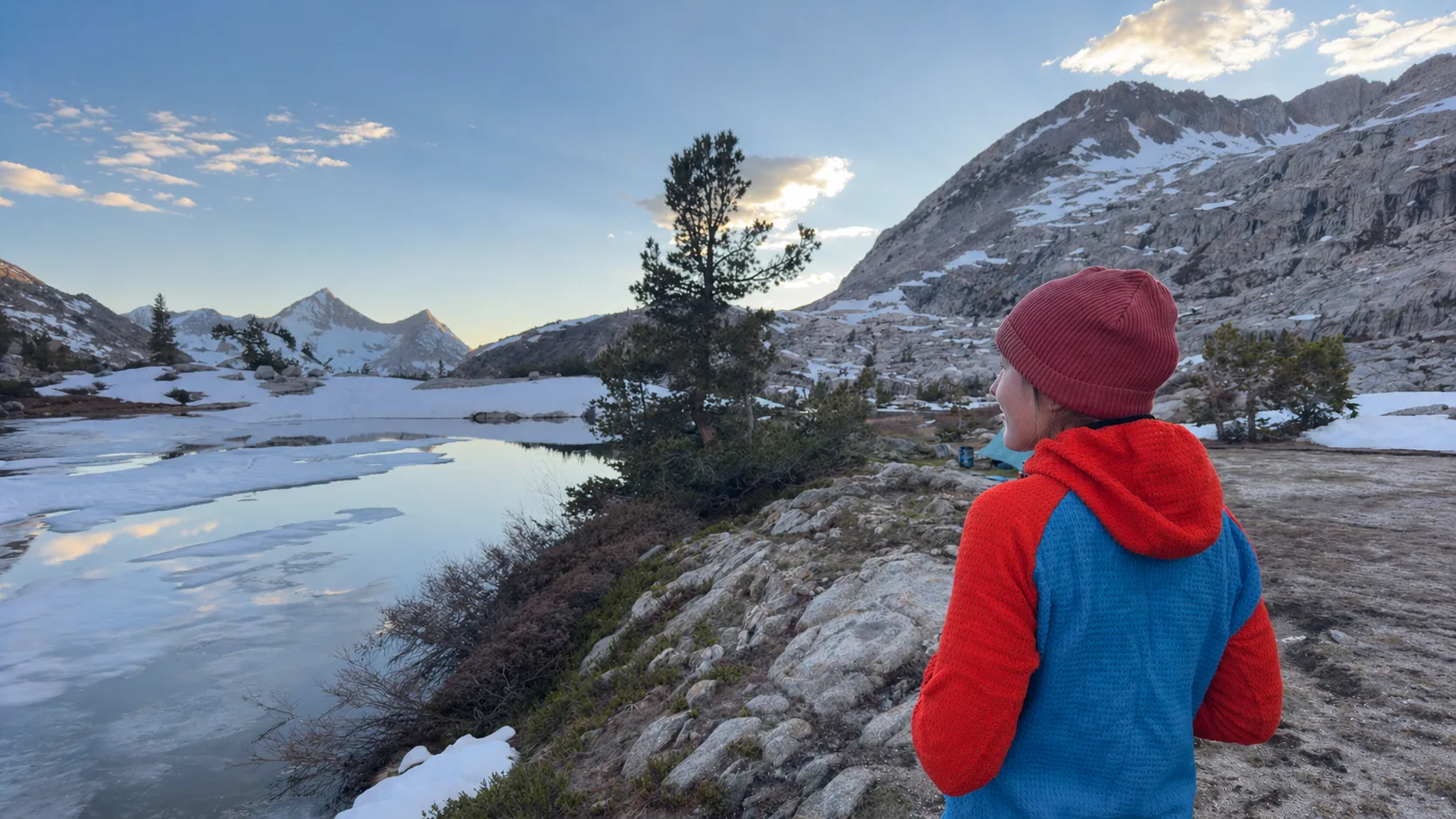 Custom FORTOOTO Alpha hoodie in outdoor terrain